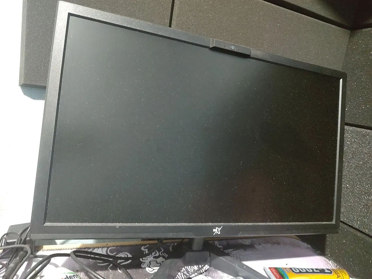 Monitor BRX 21' 75hz com webcam e áudio integrado.