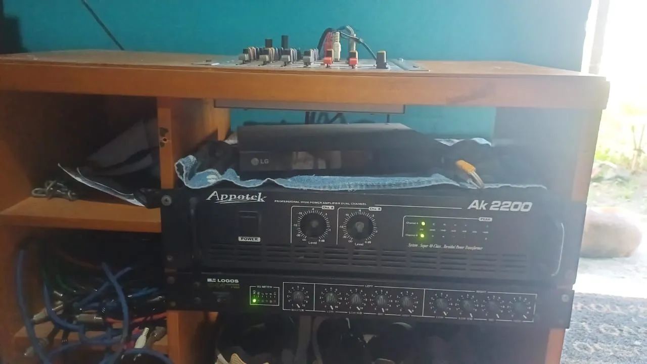 Caixa de som e mesa  - Foto 3