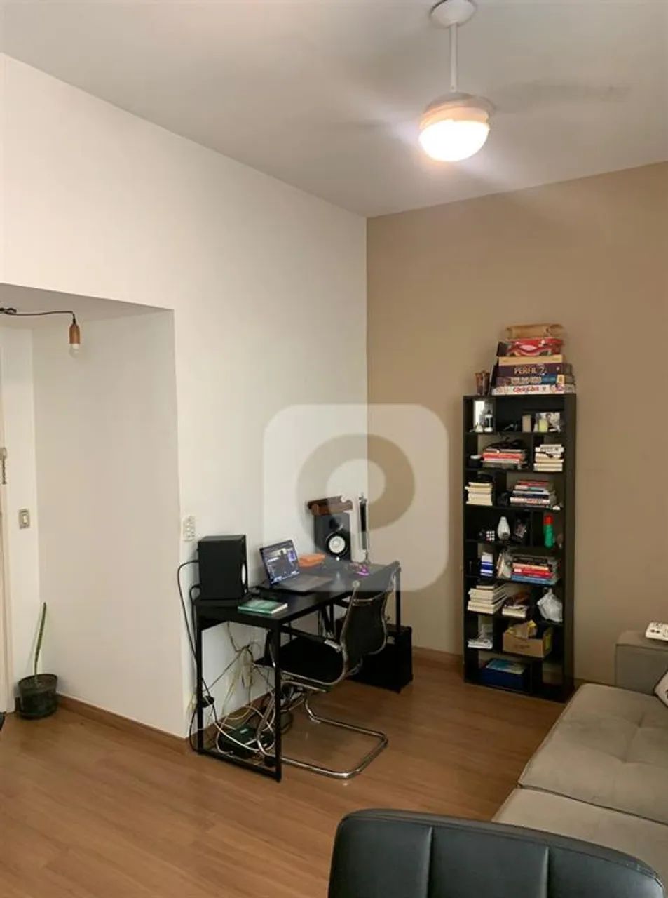 Apartamento recém pintado, reformado prédio tranquilo e familiar - Foto 2