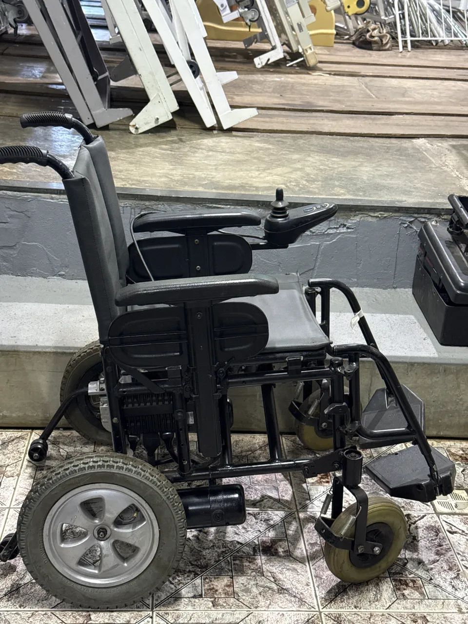 Cadeira de rodas motorizada  - Foto 2