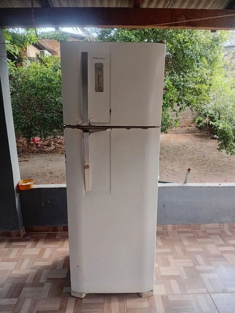 GELADEIRA FROST FREE COM DEFEITO 