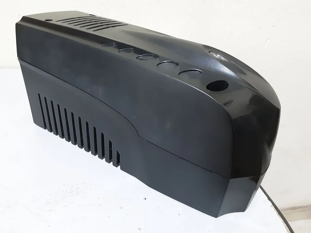 Nobreak SMS 700 va bivolt com bateria nova - Foto 2