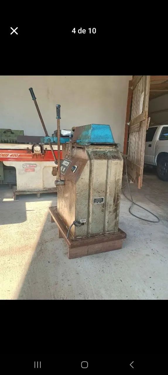 Máquina furadeira 