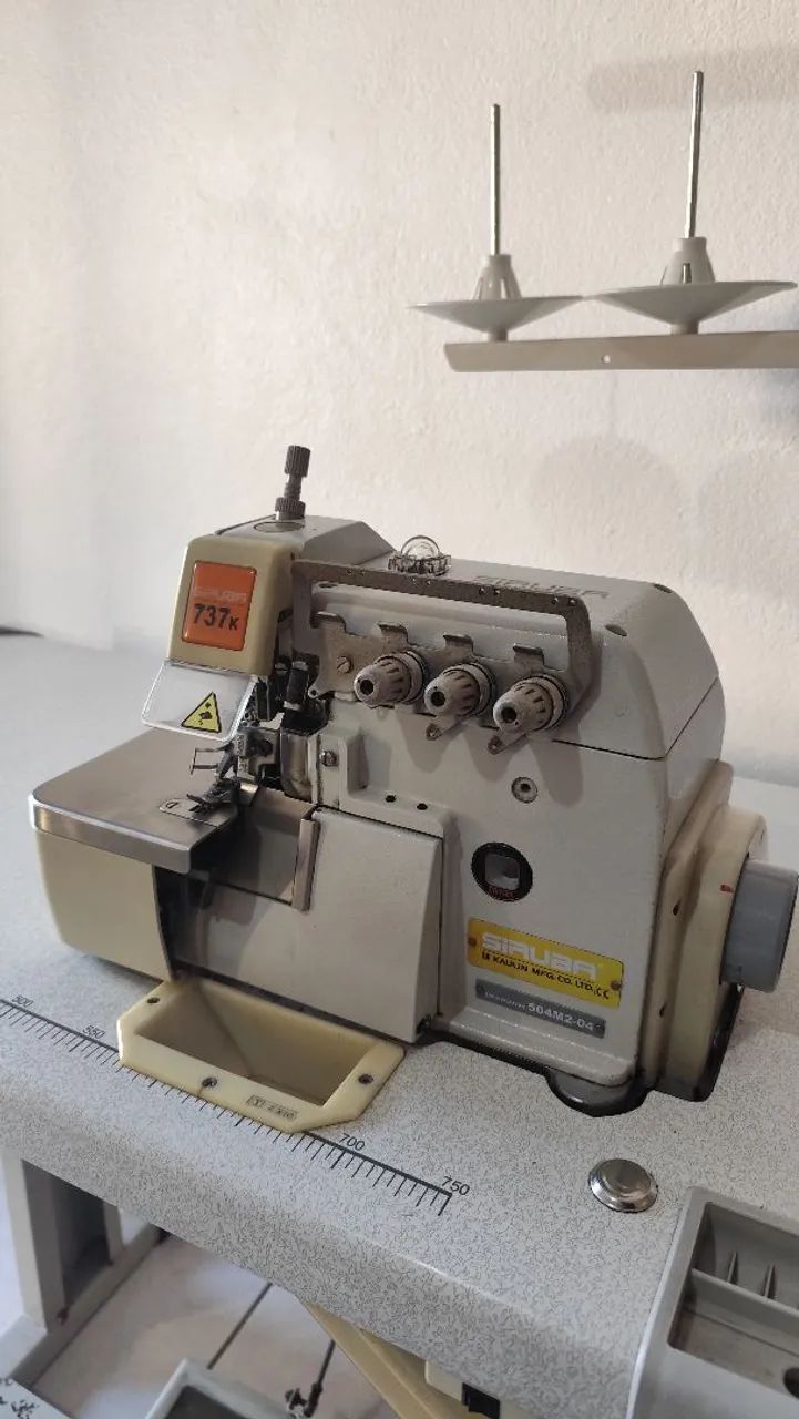 VENDO CONJUNTO DE MÁQUINAS DE COSTURA INDUSTRIAIS - ÓTIMO ESTADO - Foto 2