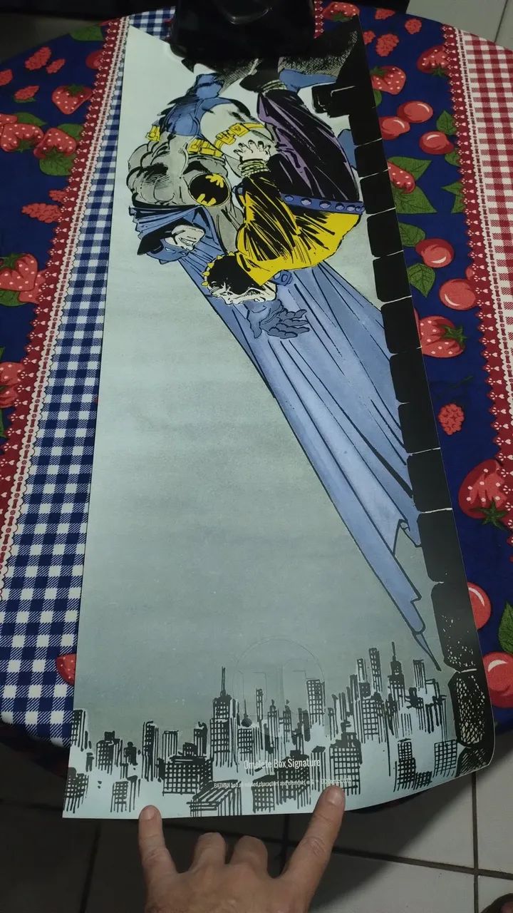 Poster omelete in box oficial DC comics