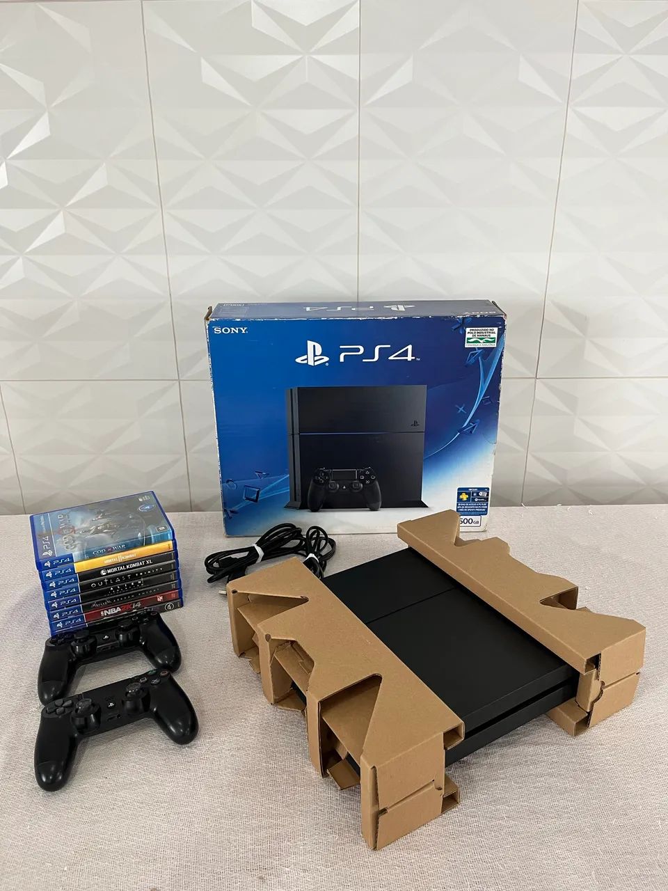 PS4 - PlayStation 4 500GB + 8 Jogos + 2 Controles Originais