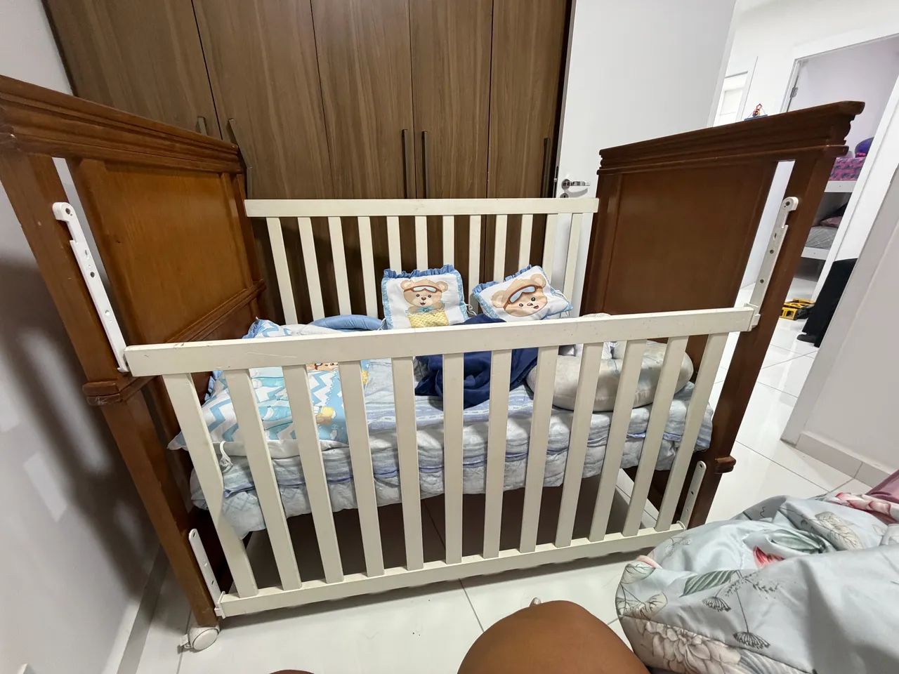 Vendo berço com colchão 