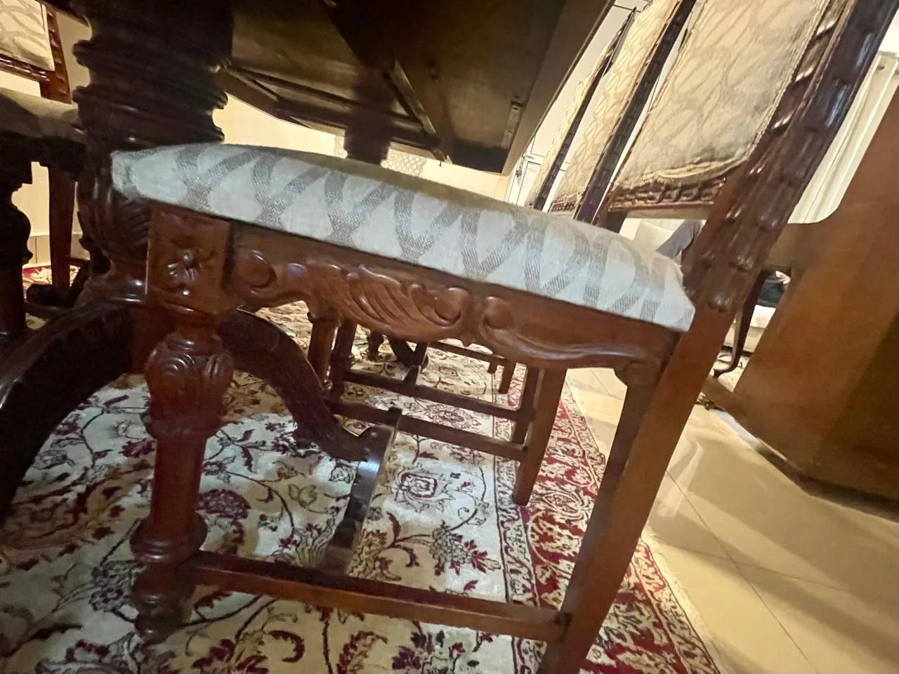 Mesa em madeira maciça 