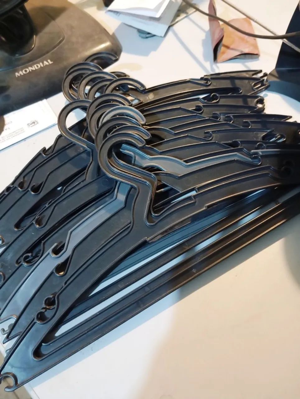 100 Cabides de Plástico Super Novos