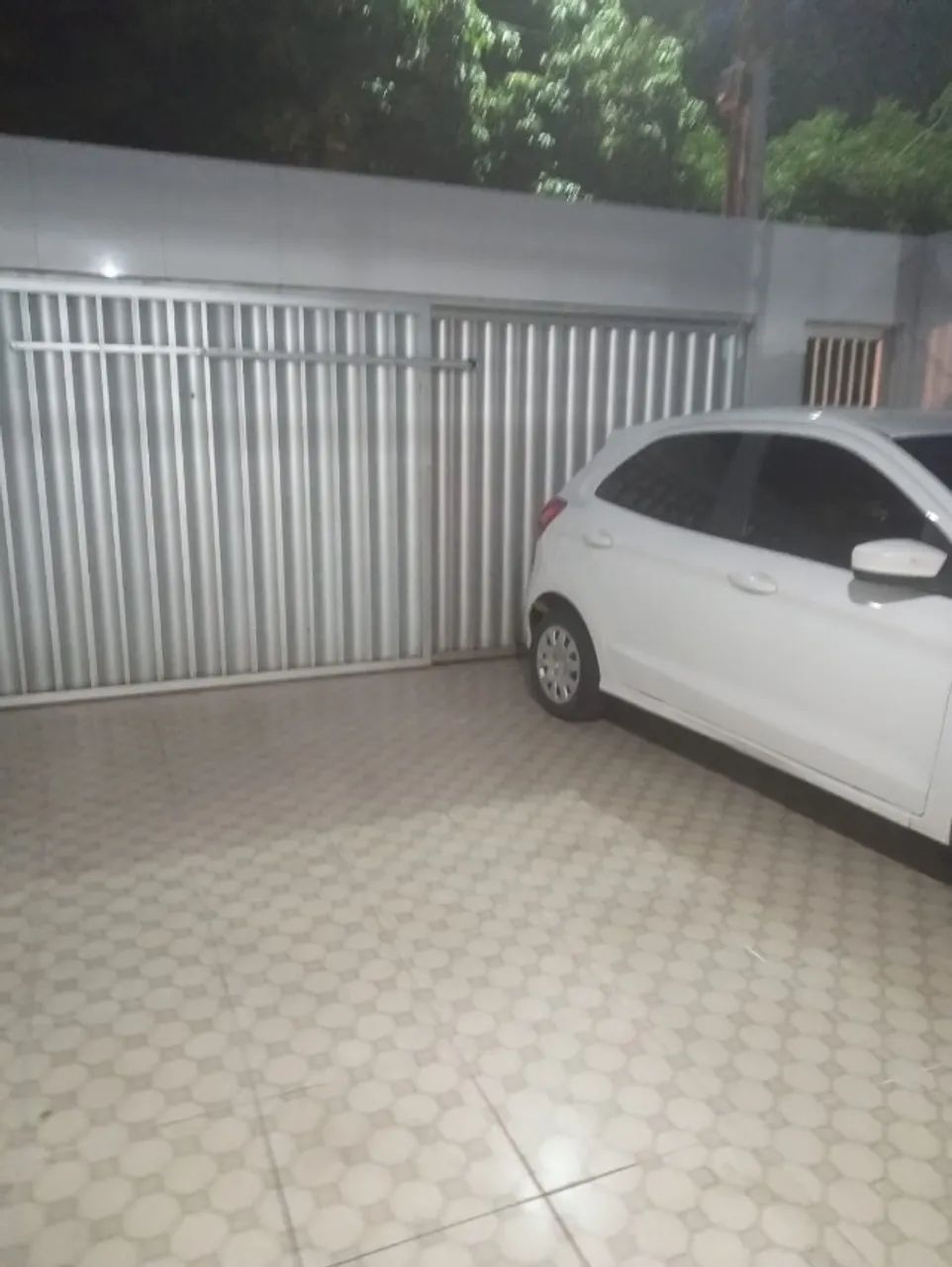 Vendo casa no Conj. Nova Assunção c 3 quartos 2 garagens 