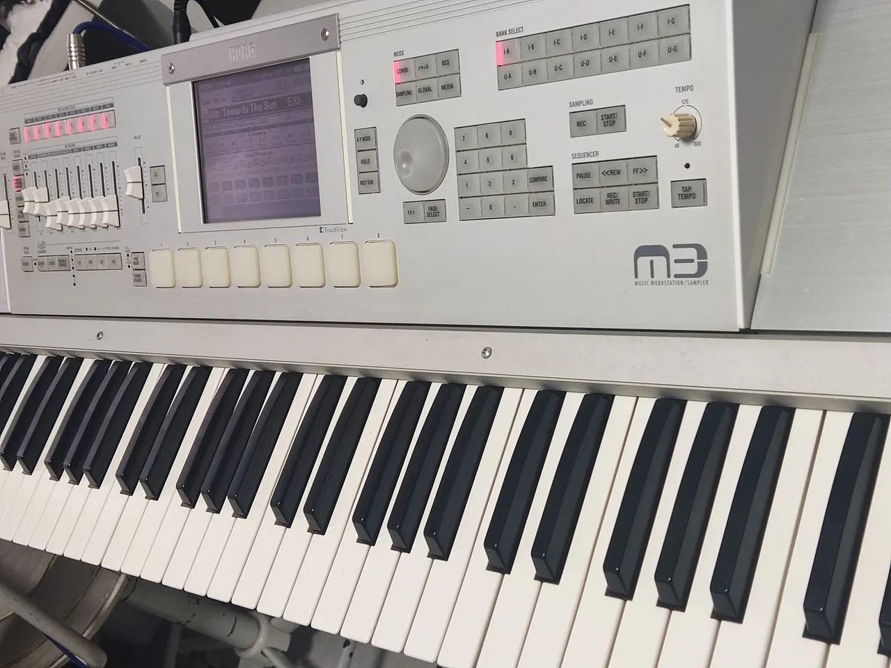 TECLADO KORG M3 73 