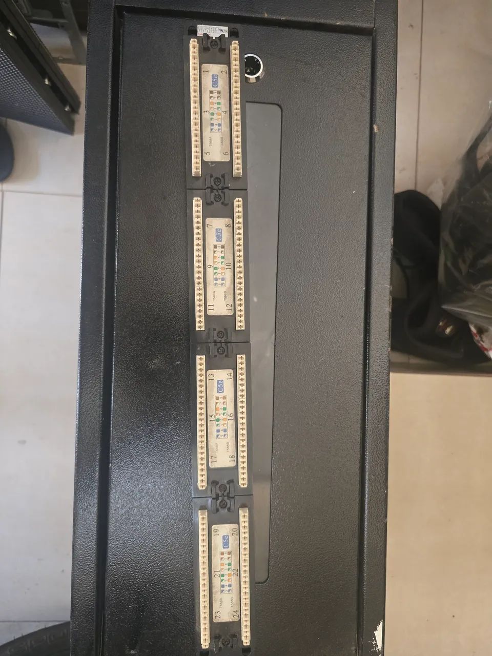 Patch Panel Cat5e 24 portas para rack conector de rede fêmea - Foto 2