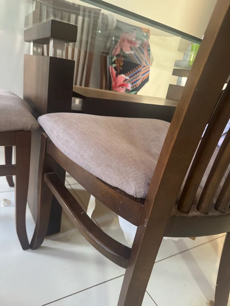 Vendo mesa de jantar em madeira 