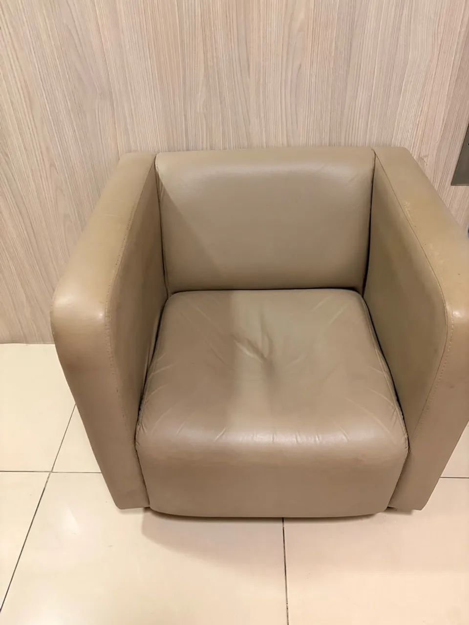 2 Poltronas usadas em corino (100 cada 150 as duas) - Foto 3
