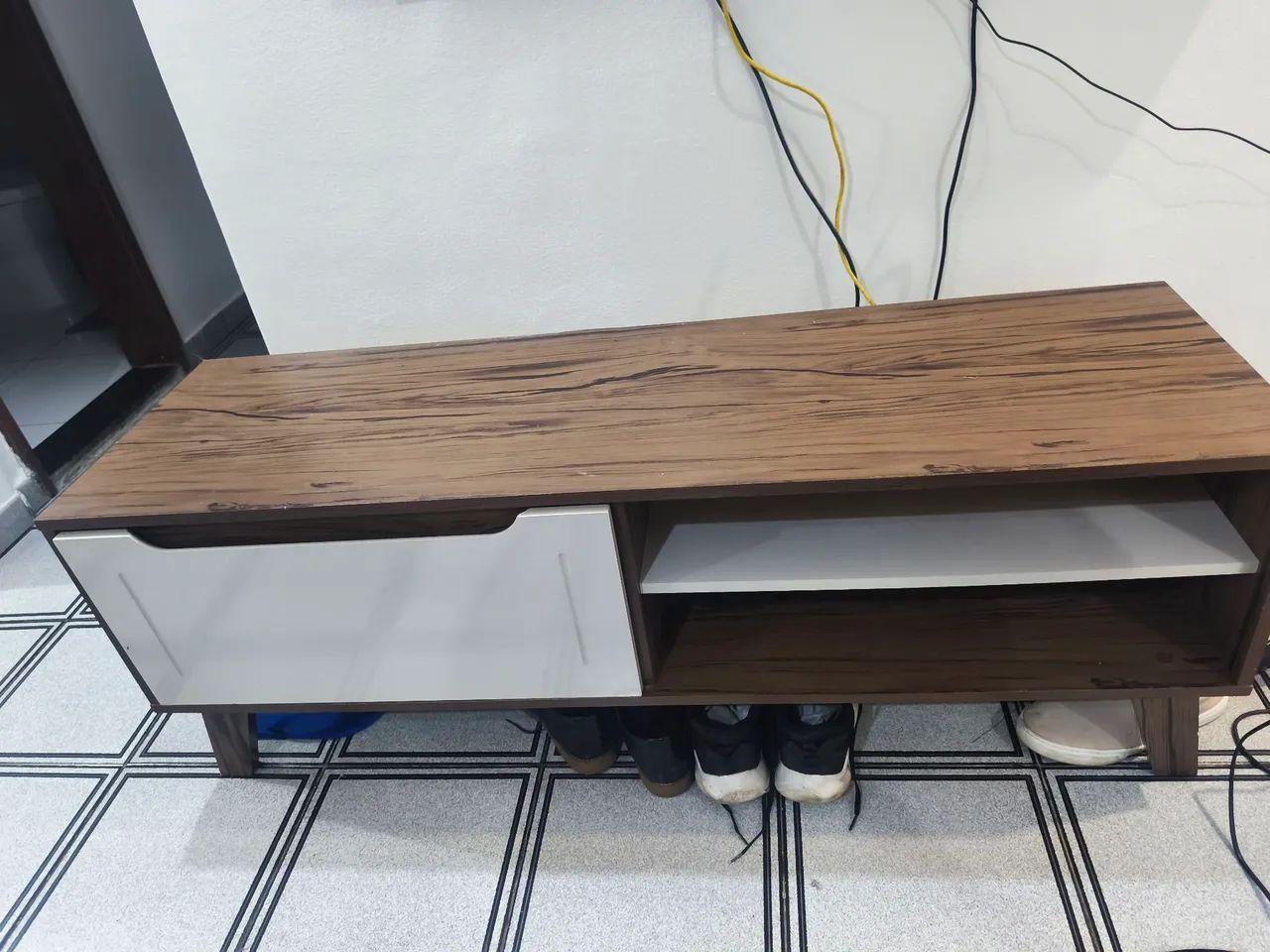 Rack com divisória e porta