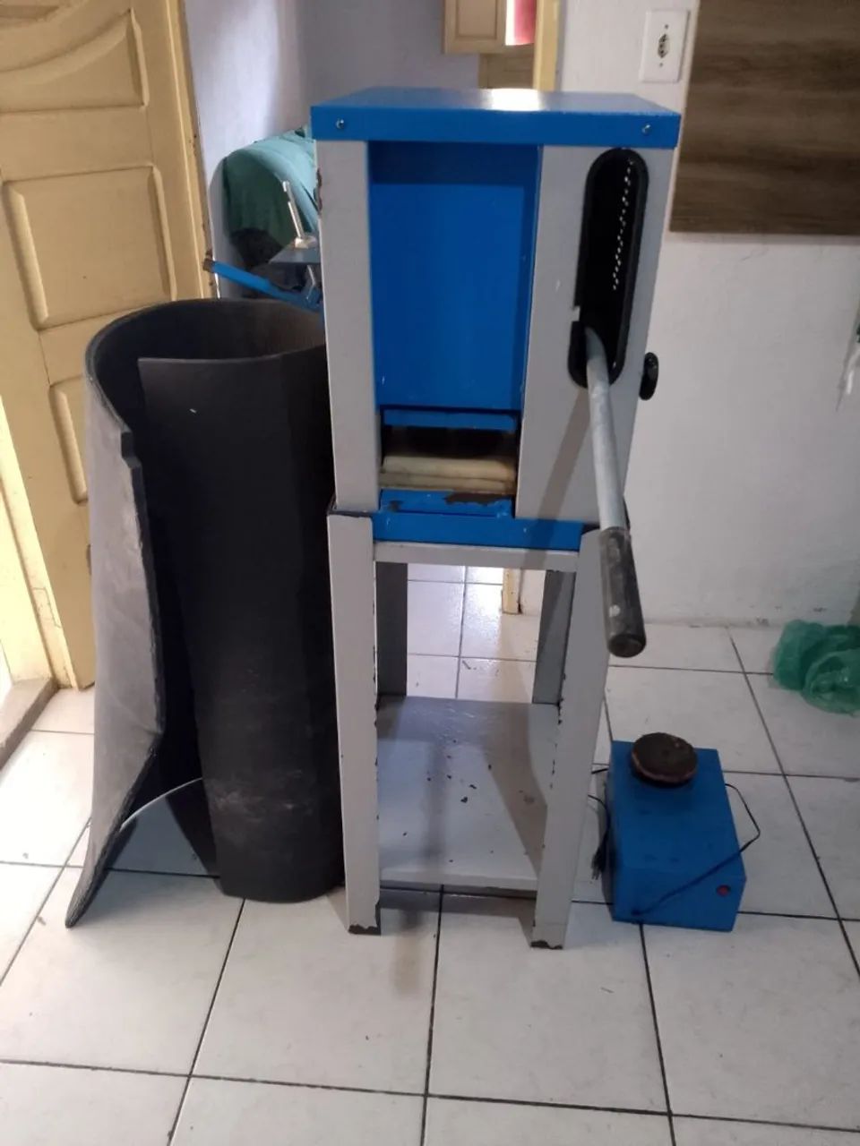 Vendo máquina de fazer chinelos  - Foto 2