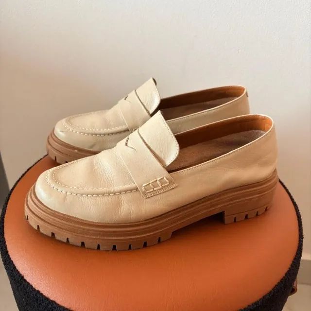 mocassin de couro bege
