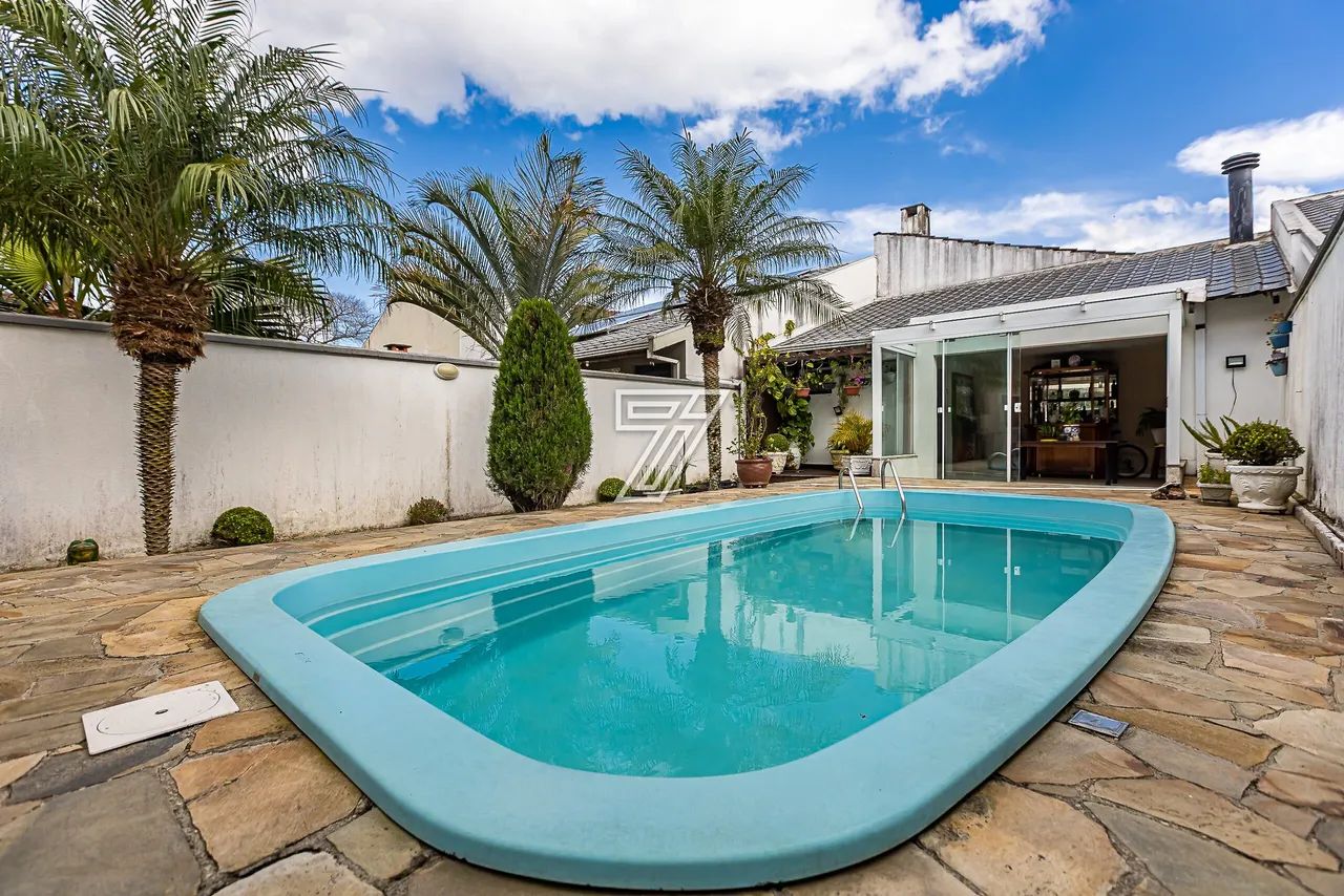 SOBRADO COM PISCINA