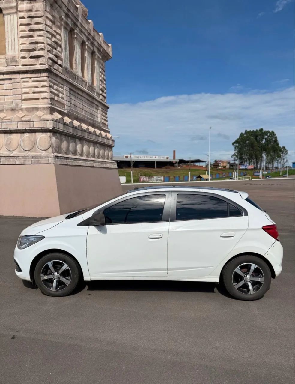 Chevrolet Onix Hatch LT 1.0 8V Flex Power Mec. 4P 2015 - Foto 4
