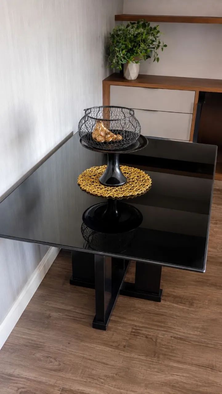 Mesa de jantar com tampo de vidro preto - Foto 3