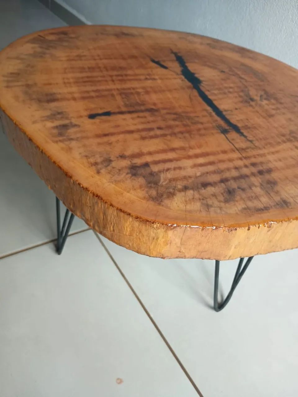 Mesa de centro rústico de Marfim e acabamento em resina  - Foto 4