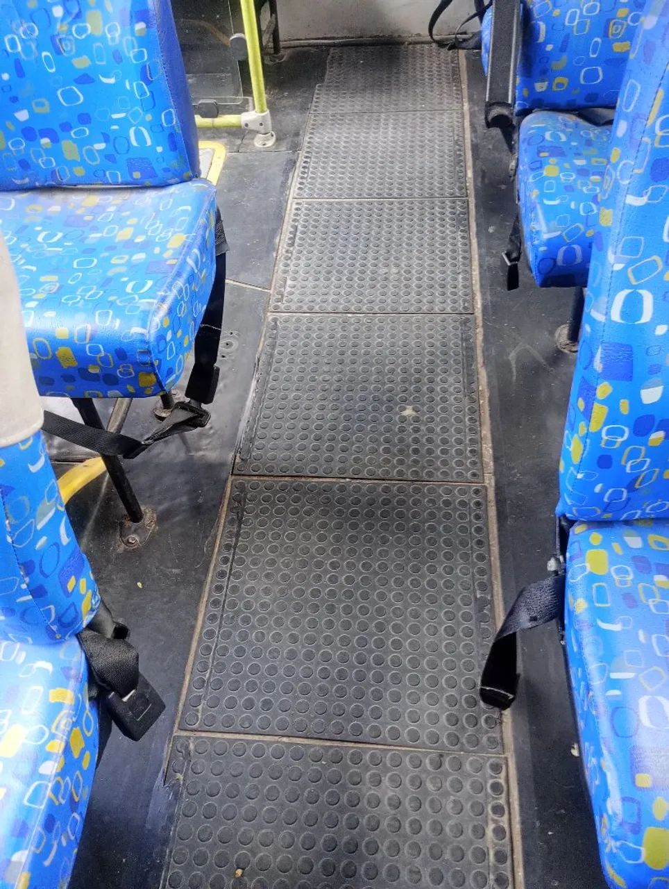 Micro ônibus 26 lugares, pneus novos, cambio e motor já feito e só pegar e trabalhar. - Foto 2