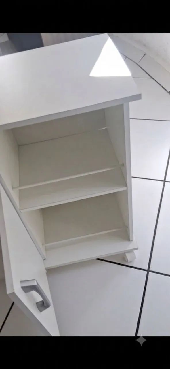 Armário de cozinha com rodinhas, conservado