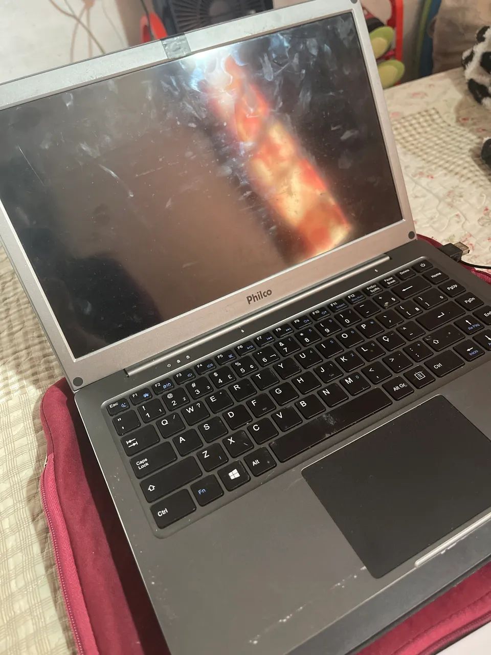 NOTBOOK PHILCO DESLIGANDO - Foto 2