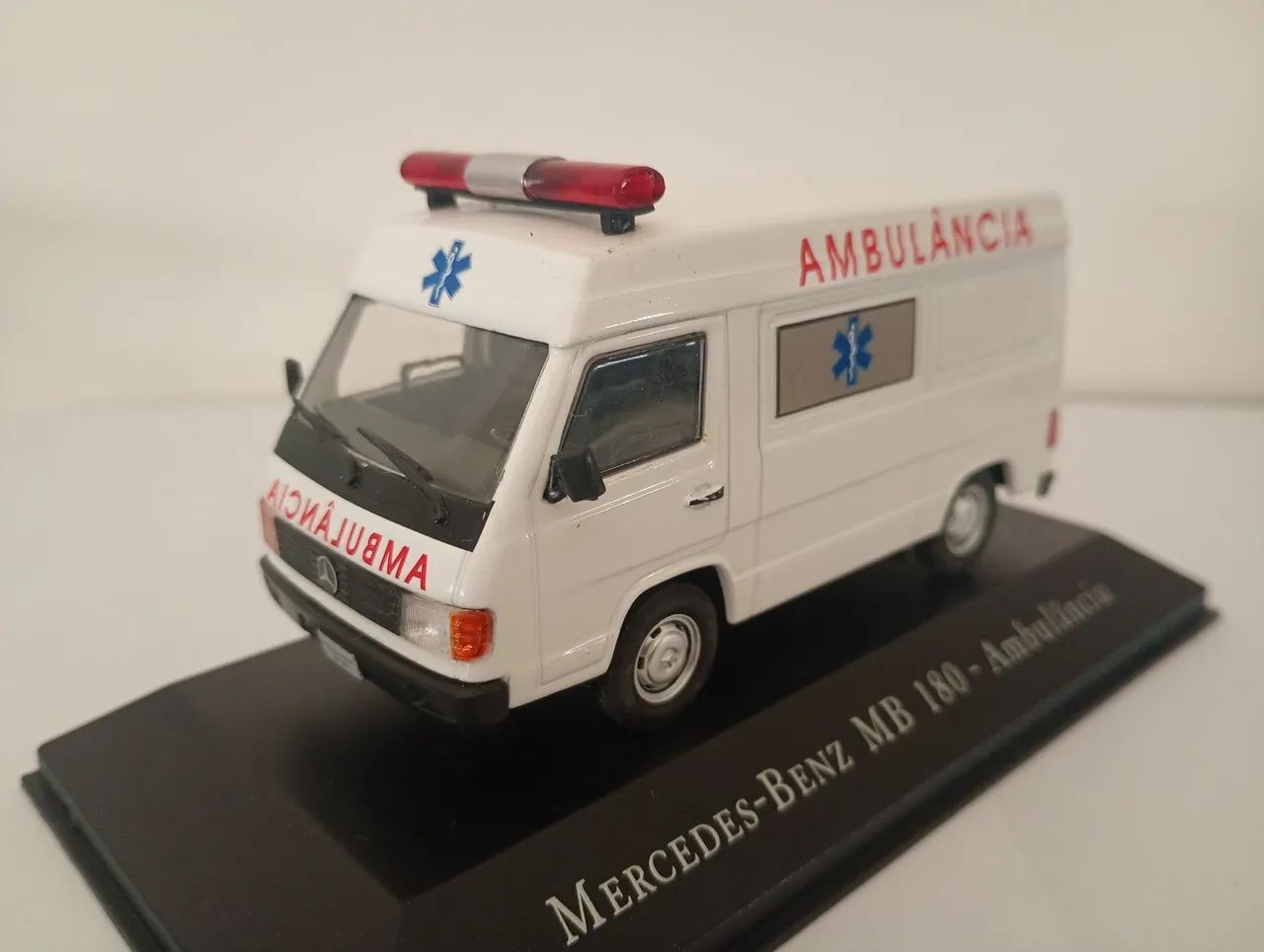 IXO - Miniatura Mercedes MB 180 Ambulância  - Foto 3