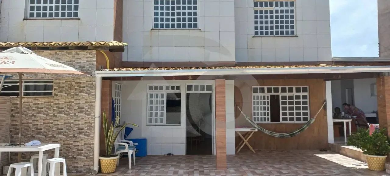 Casa no Abaís com 5 Quartos, Piscina e 6 Vagas de Garagem