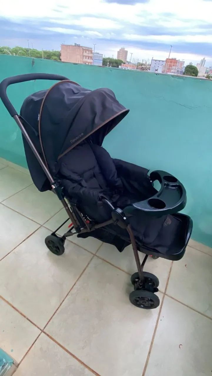 Carrinho de bebê reversível 