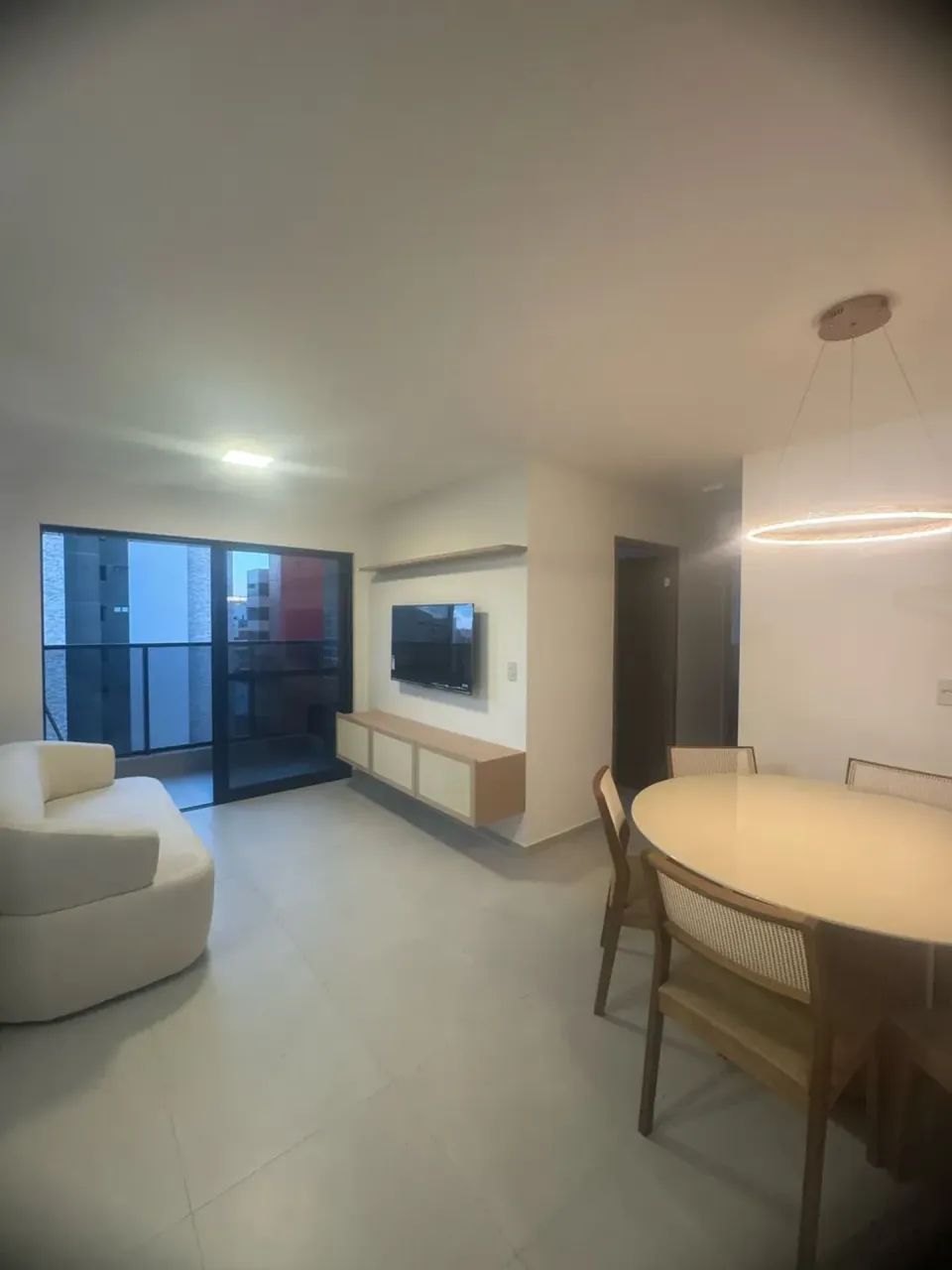 PS ALUGO APTO COM 2/4 e 01 SUITE COM VARANDA em Ponta Verde - Maceió - AL