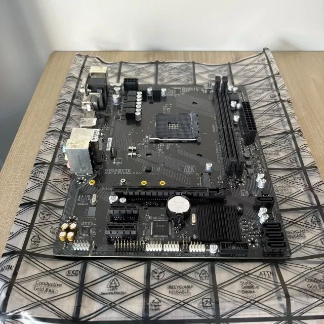 Placa Mãe Gigabyte GA-A320M-S2H - Foto 2