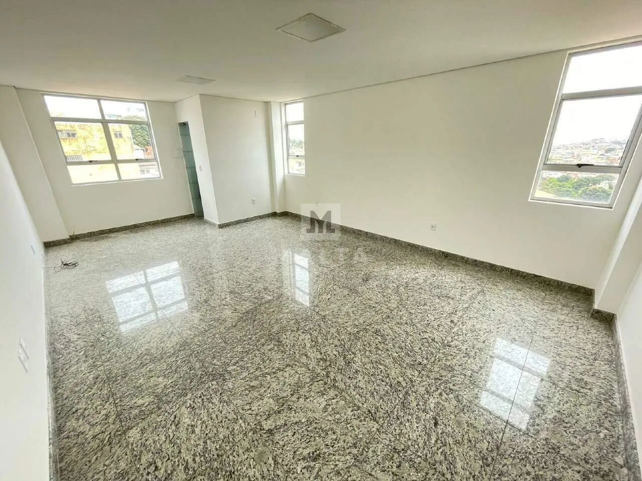 Sala comercial para locação no Tirol