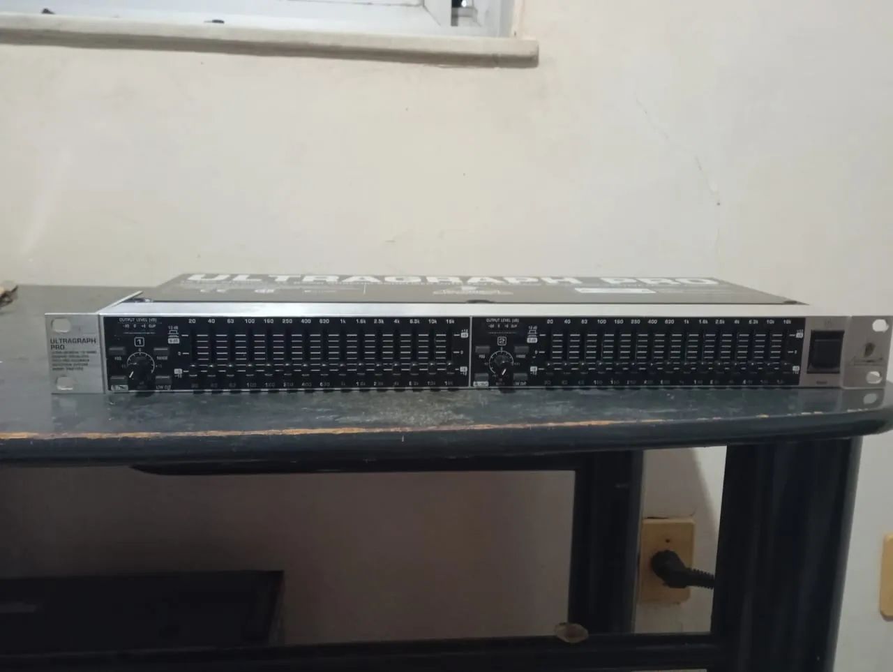 Equalizador Behringer FBQ 1502