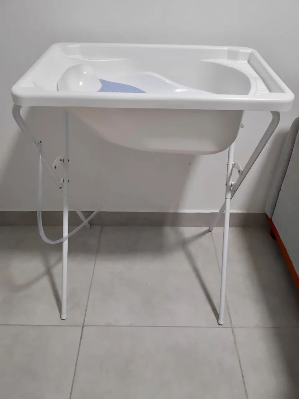 Banheira para bebê semi nova 25 lts.