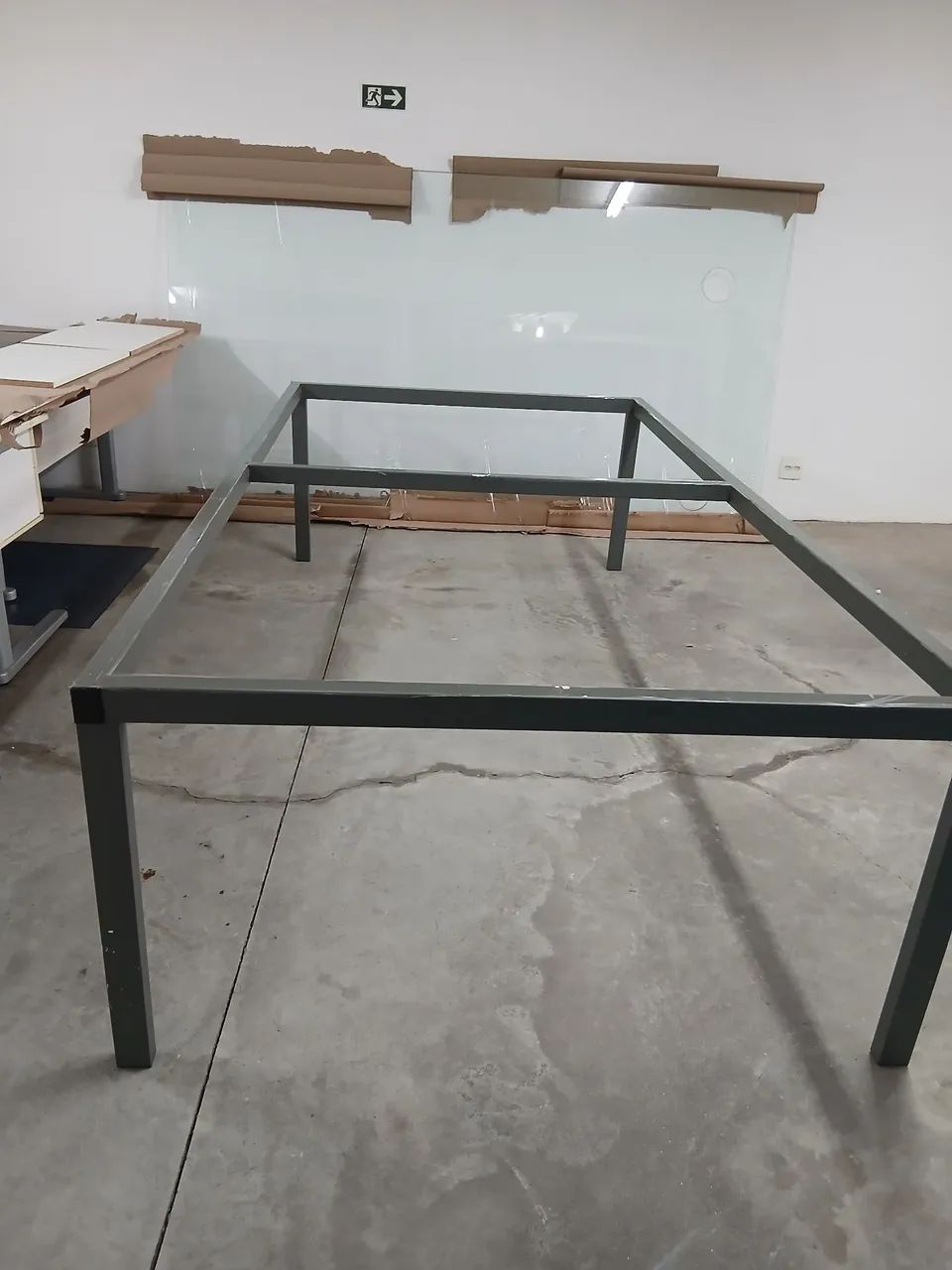 Mesa Metalica com tampo incluso