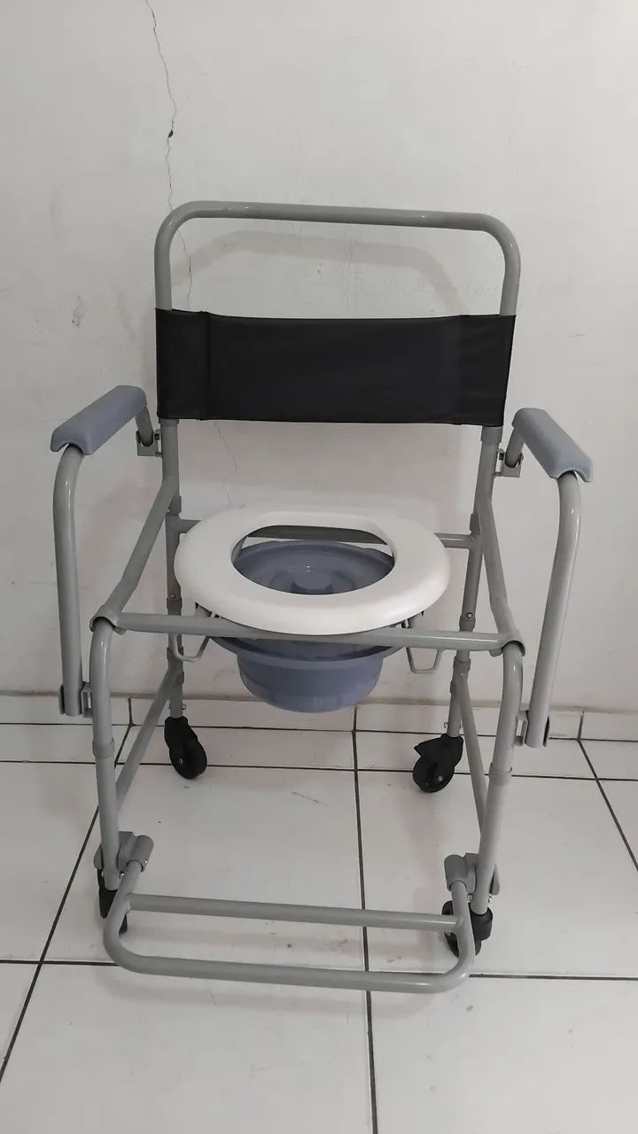 Cadeira de roda de banho