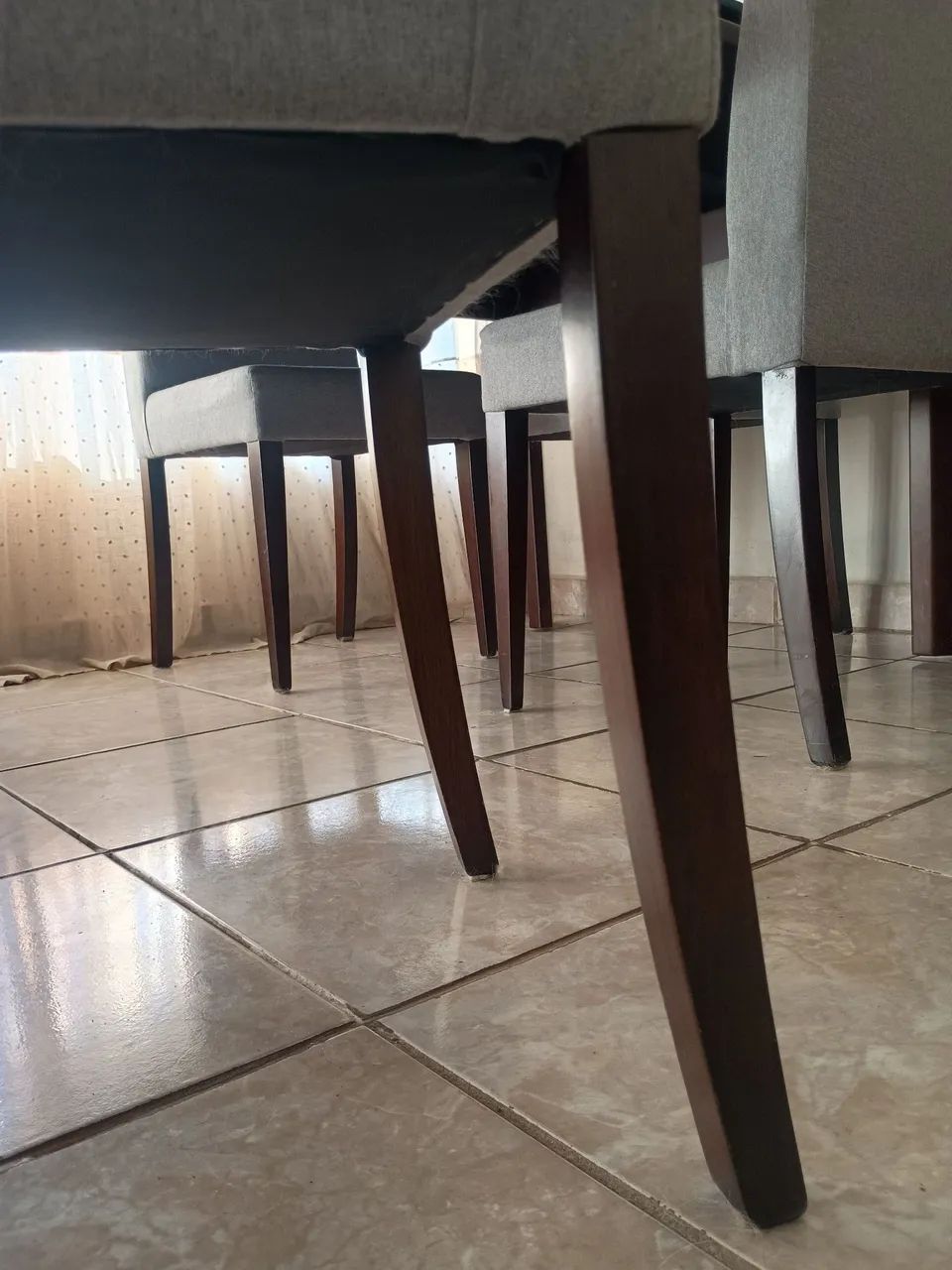 Mesa madeira e vidro e 8 cadeiras - Foto 3