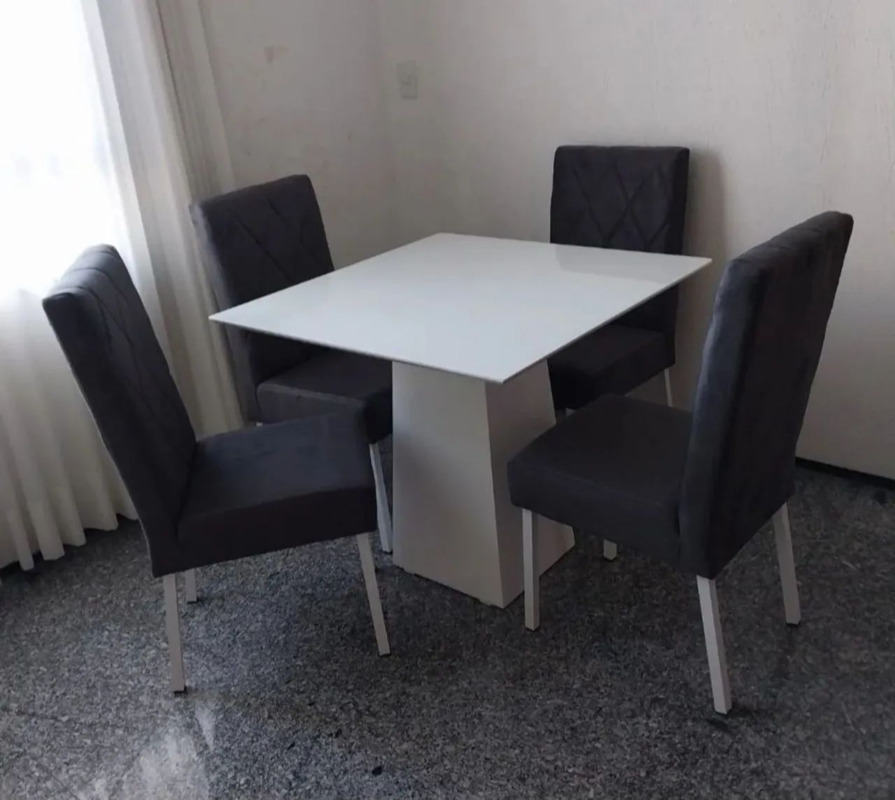 Conjunto Mesa 90x90 e 4 Cadeiras (NOVO) - Foto 3