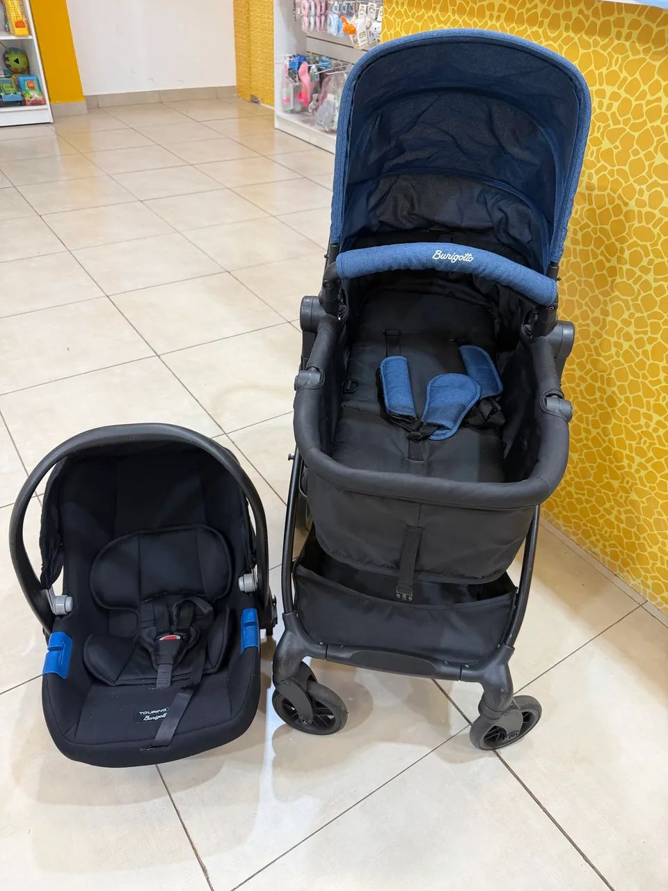 Carrinho+bebê conforto 