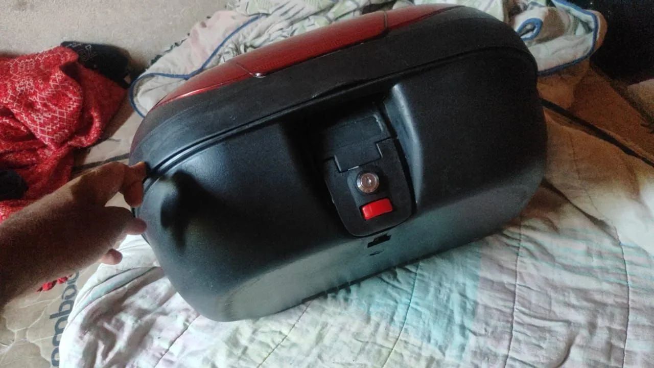 Vendo baú da cb300 