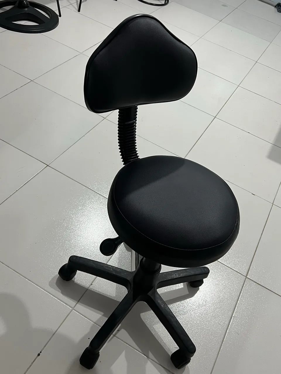 Vendo kit estética maca, mocho, escada e carrinho auxiliar  - Foto 5