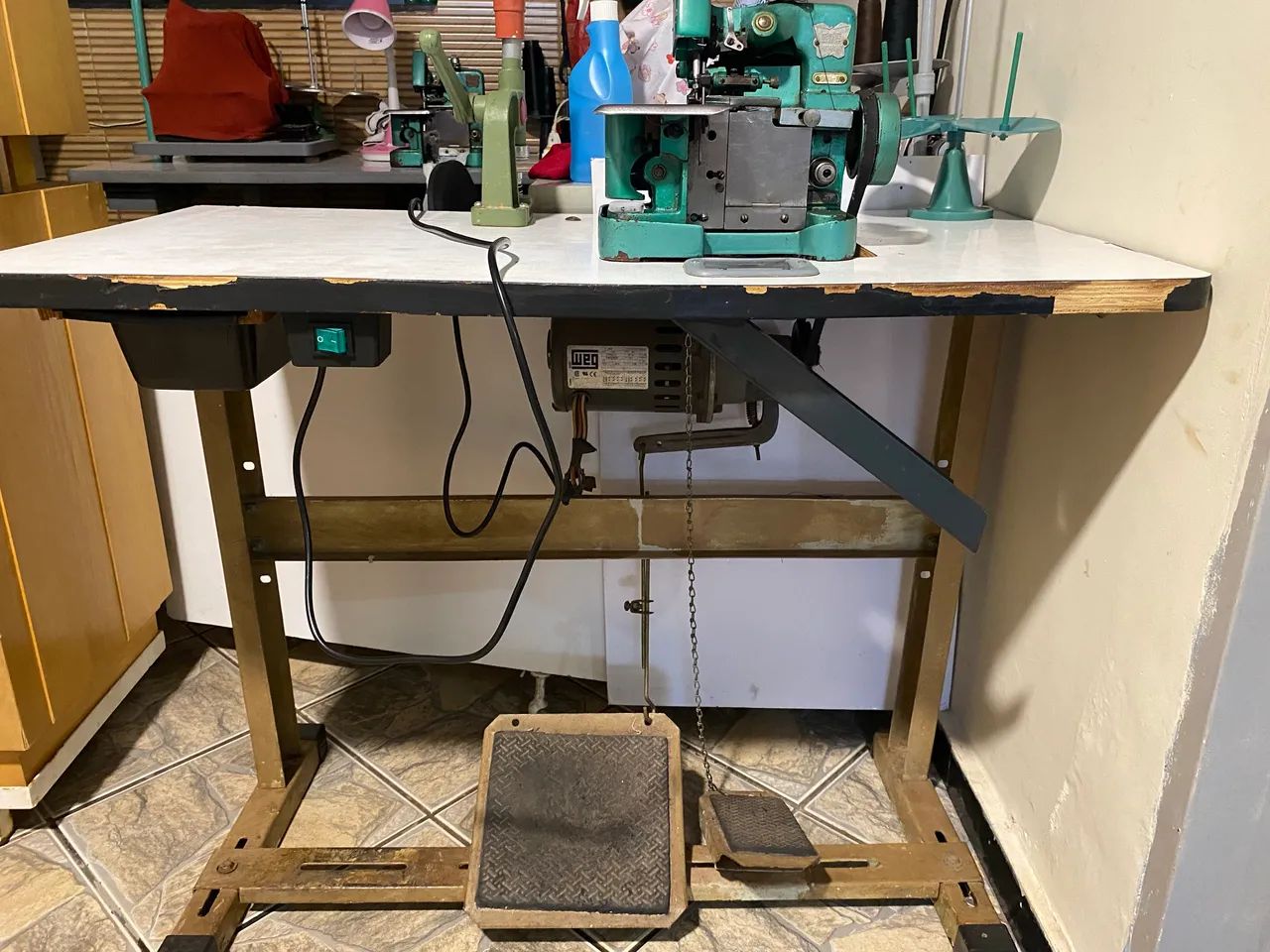 Máquina de costura overlock semi industrial 