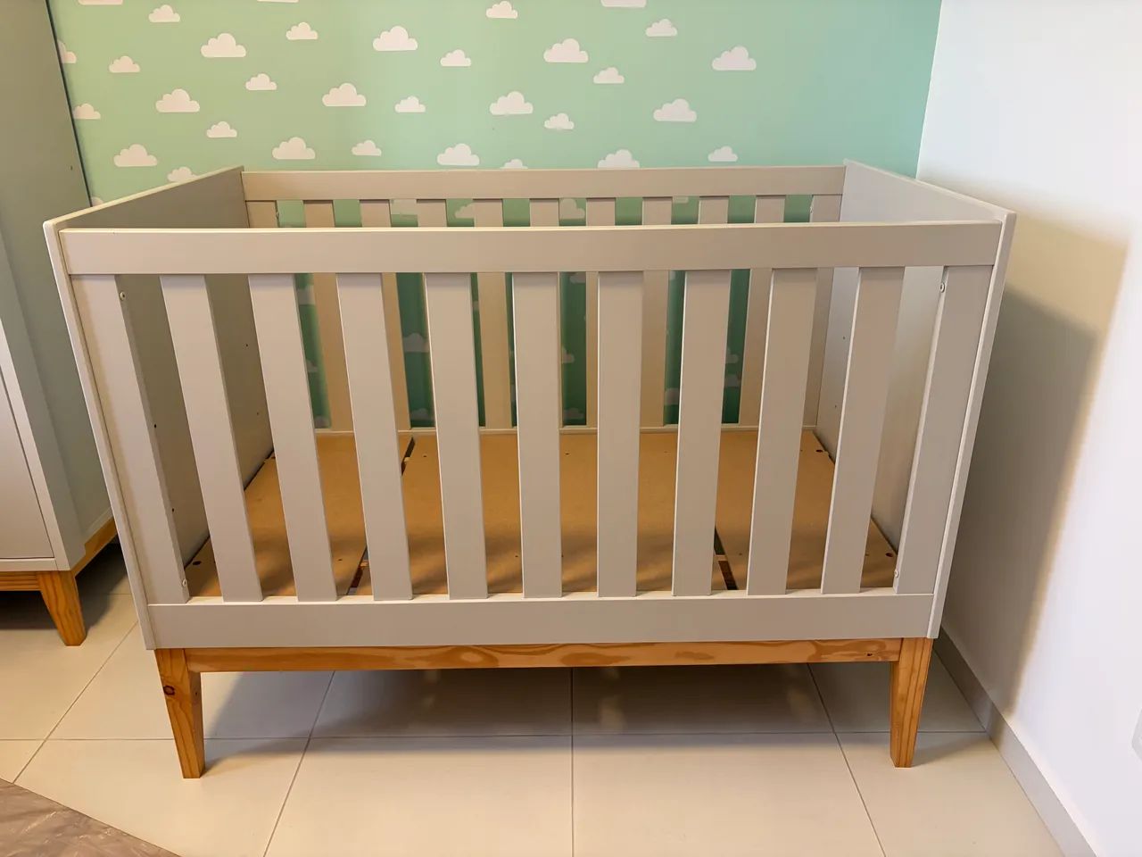 Lindo Quarto Bebê (berço, cômoda e guarda-roupa) - Foto 3