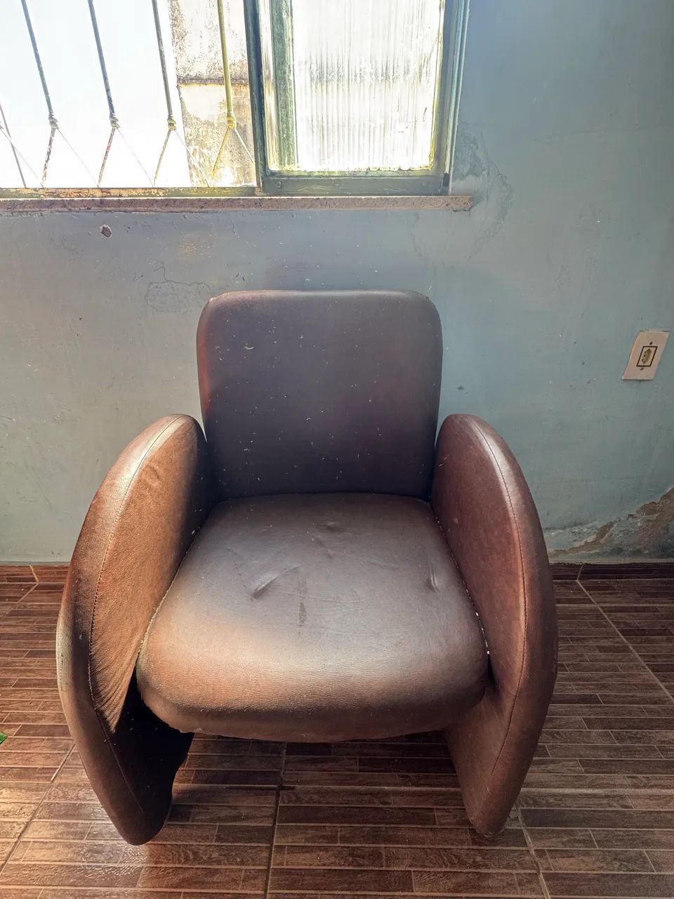 Vendo poltrona de couro  - Foto 5