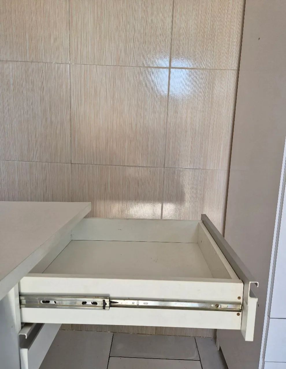 Mesa MDF Branca (2 Gavetas) - Foto 3