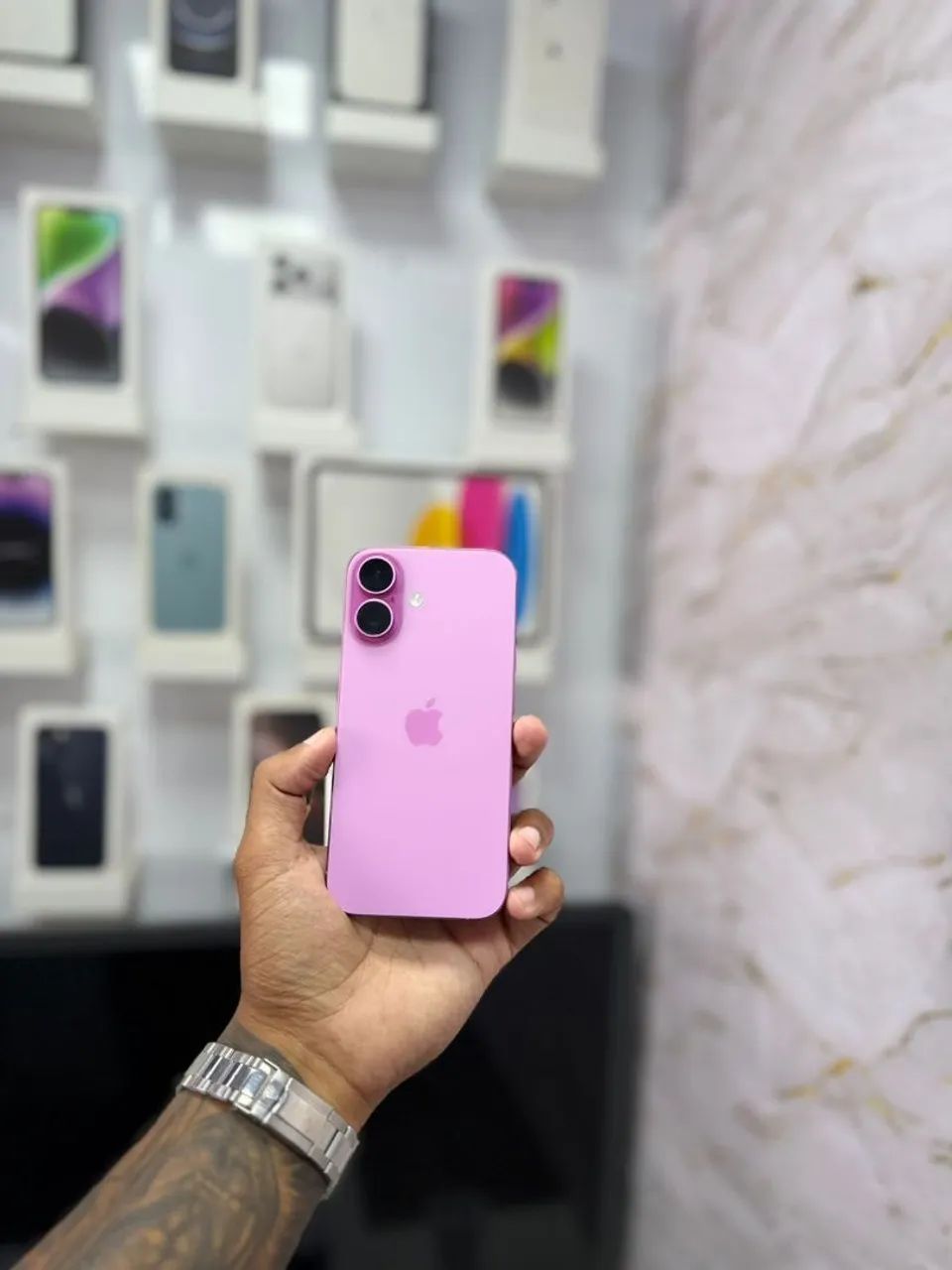 IPHONE 16 128GB ROSA<br>R$ 3.999,00