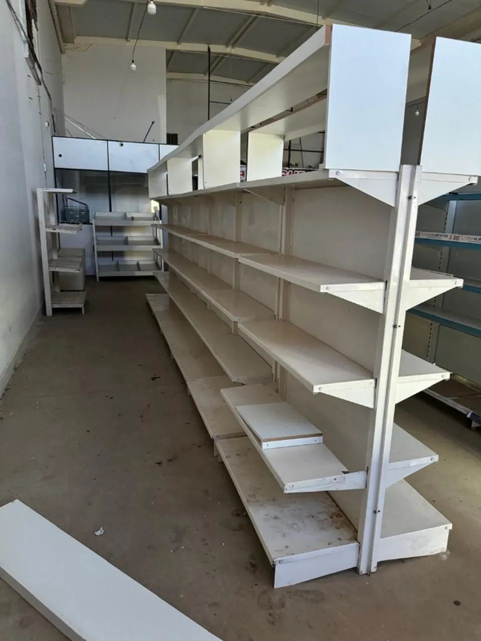 Vende-sé gôndolas / prateleiras  - Foto 3