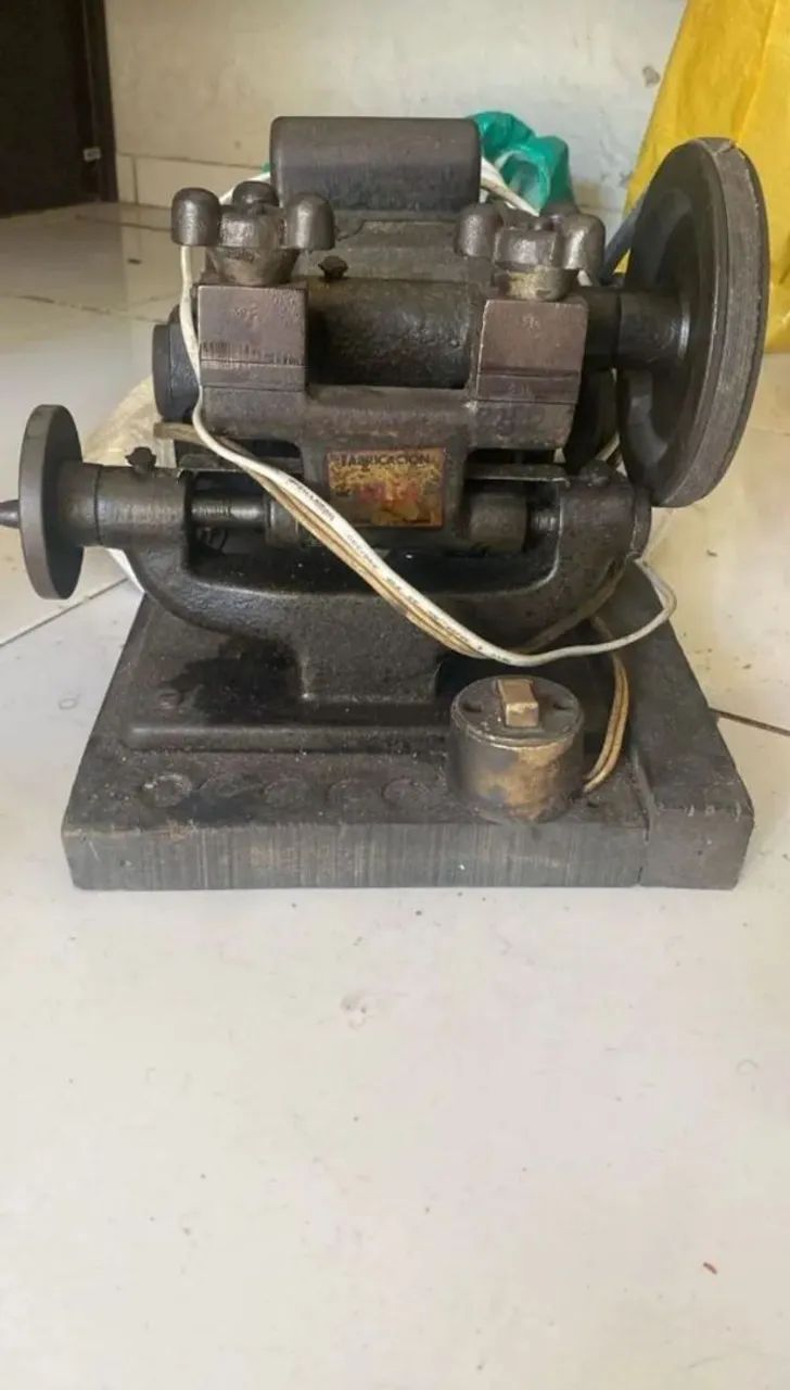 Vendo vendo 2 máquinas de chave e 1,000chaves